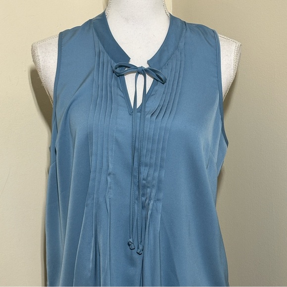 Daniel Rainn || Woman’s sleeveless blouse size Medium - Picture 5 of 6